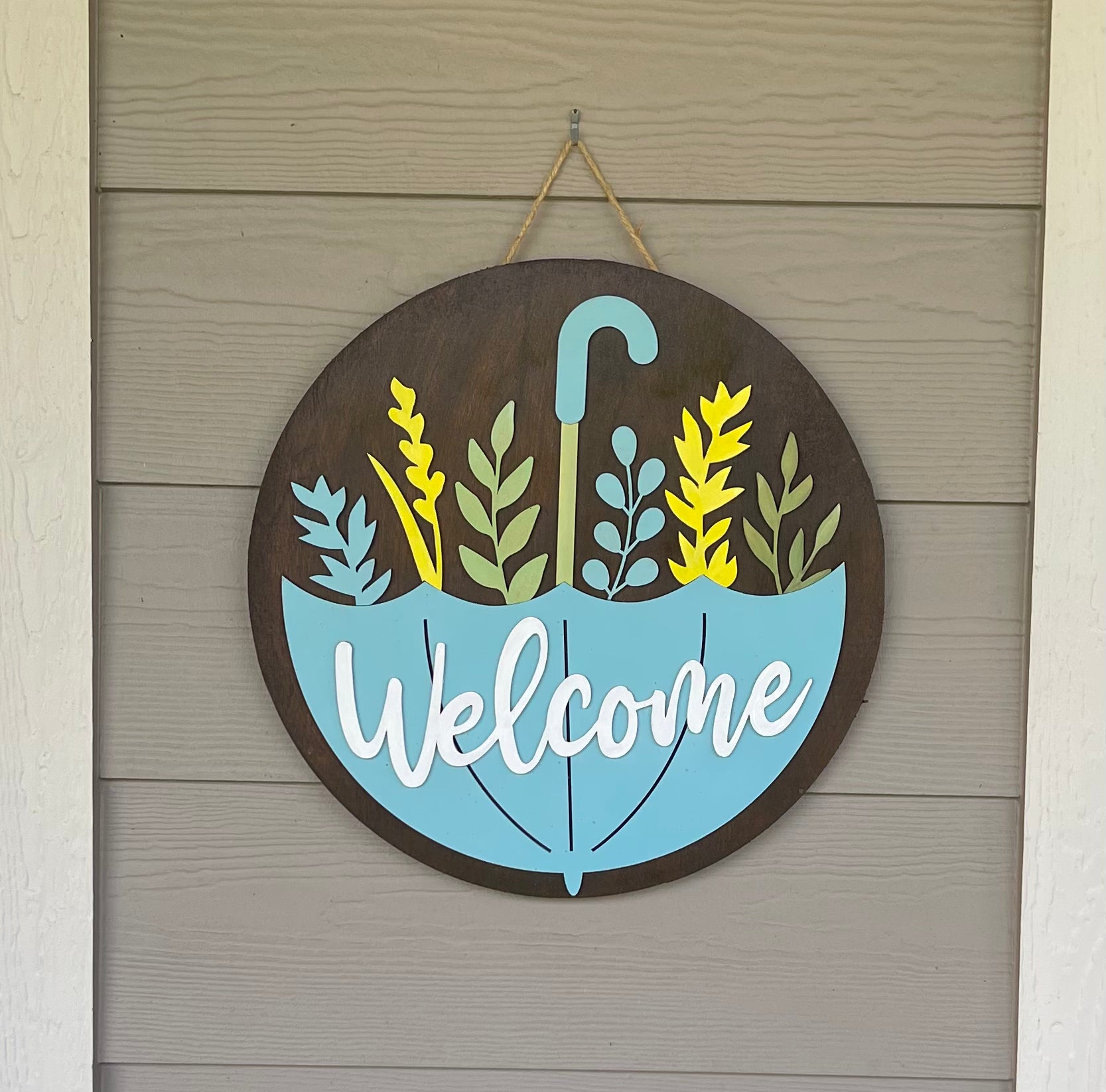 example of umbrella welcome with flowers 